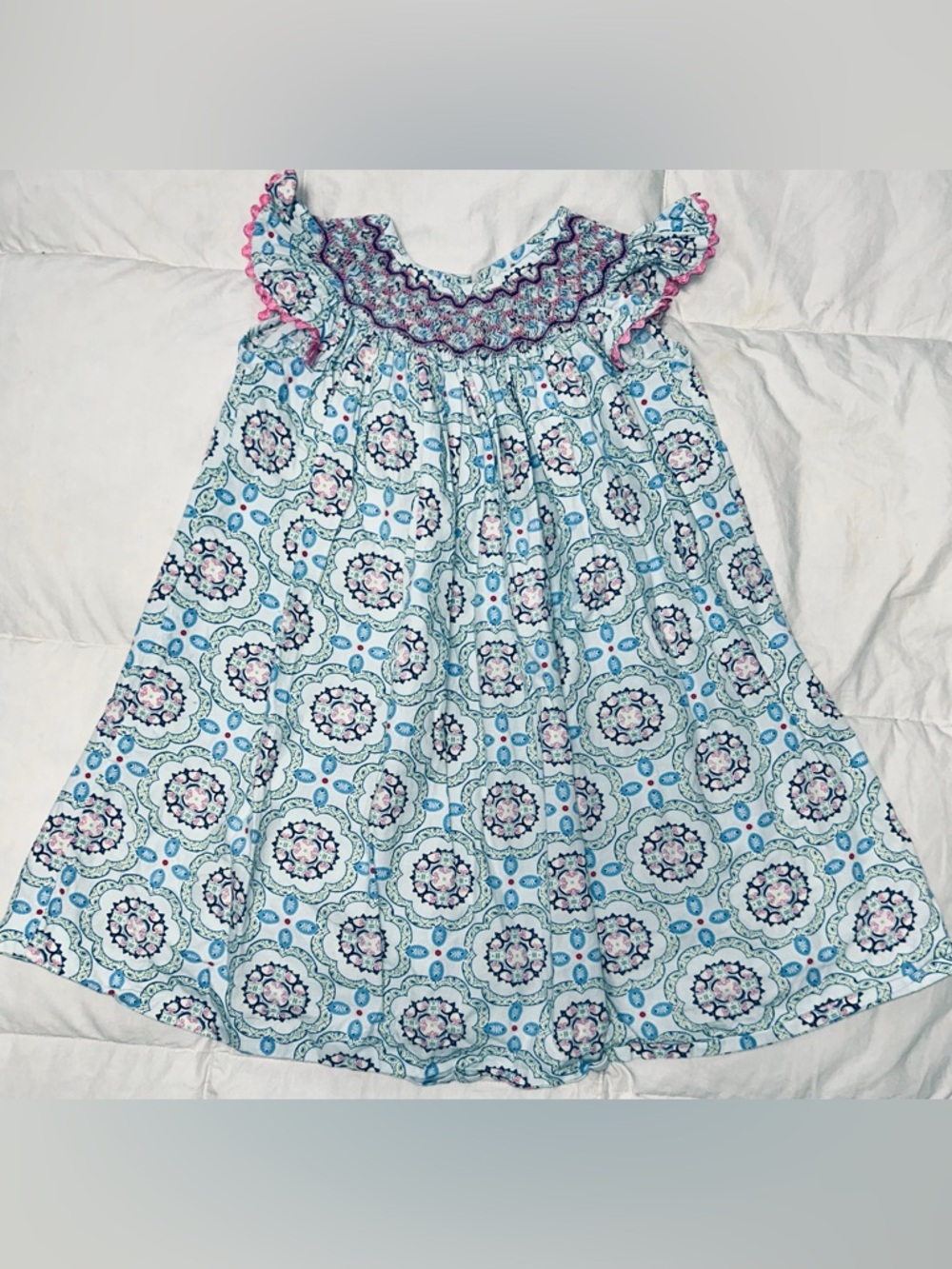Three Sisters smocked and embroidered Bishops dress sz 3T EUC smoke free home